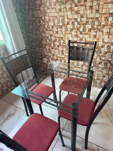 MESA PARA JANTAR COM 4 CADEIRAS