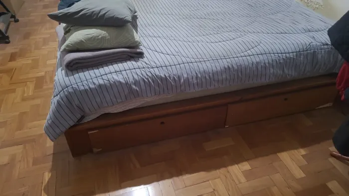 Cama de casal com 4 gavetas e colchão excelente