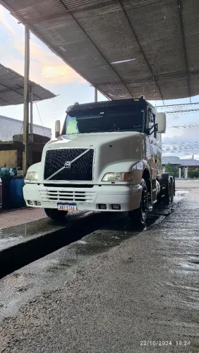 Volvo nh 6x2 vendo engatado