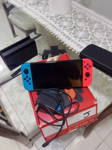 Nintendo Switch OLED Neon 64GB Semi-Novo