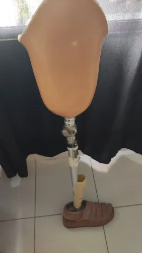 Perna mecânica