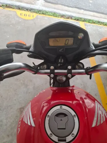 Moto 125 da Honda em perfeito estado, tudo ok , e documentação digital