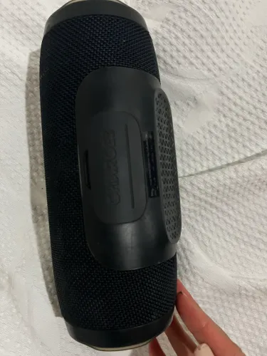 Vendo Jbl charge em excelente estado .