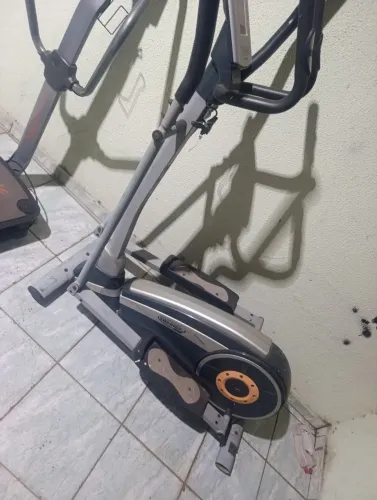 Elíptico e plataforma pra 130 kls