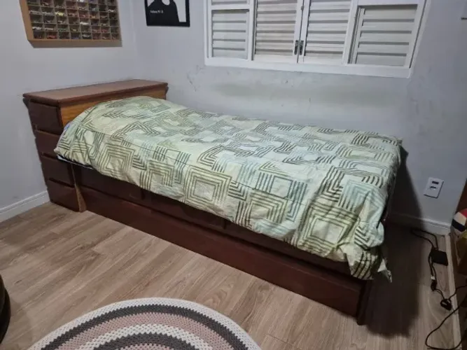 Bi Cama madeira maciça em Cerejeira com 3 Gavetas, 4 Gavetas, 1 baú + Colchão