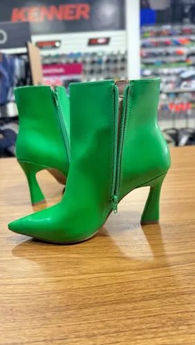 Bota verde Via Marte N : 34,35,36,,38