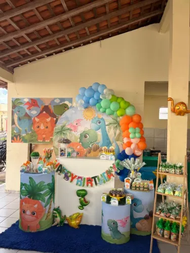 Vendo 4 capas de cilindro do tema dinossauro baby
