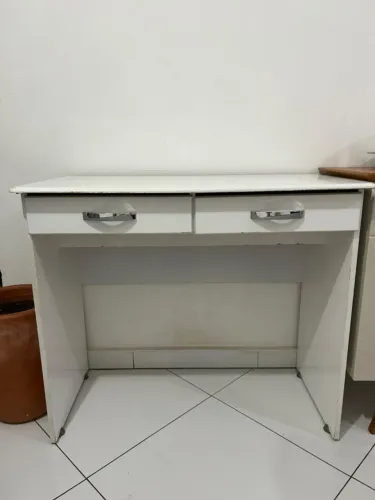 Mesa de estudos / trabalho branca