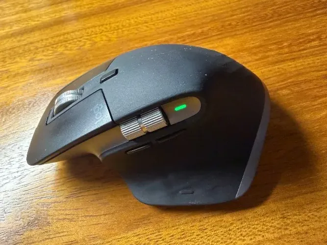Mouse Logitech MX Master 3S (Space Gray estilo Apple - ergonômico e bluetooth)