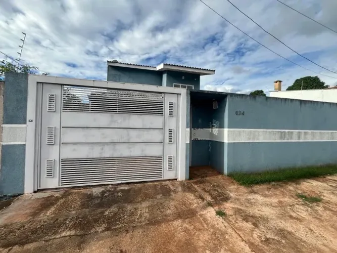 Sobrado com amplo quintal e 3 quartos no Jardim Alto São Francisco
