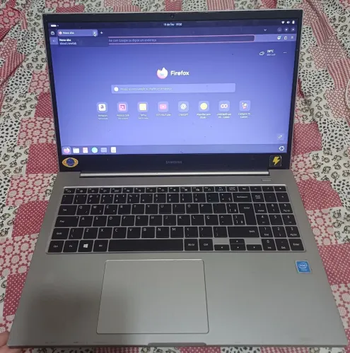 (Defeito) Notebook Samsung Book - Celeron 5205U | 12GB RAM | Acompanha carregador