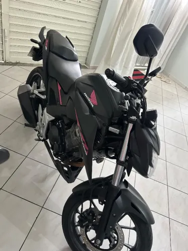 Cb 300 Moto único dono muito nova  e rodar 