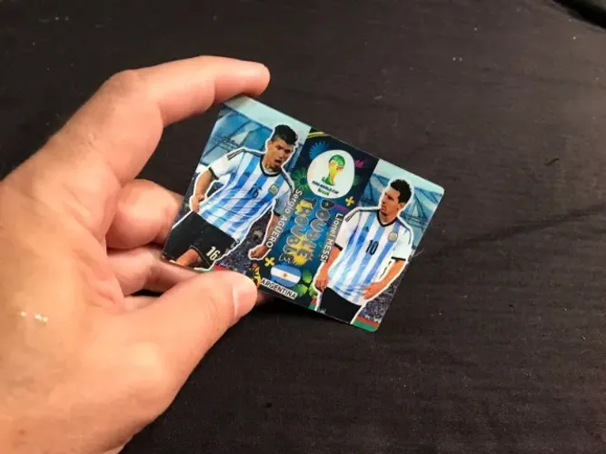 Card Holográfico Double Trouble Adrenalyn 2014 Messi/Aguero
