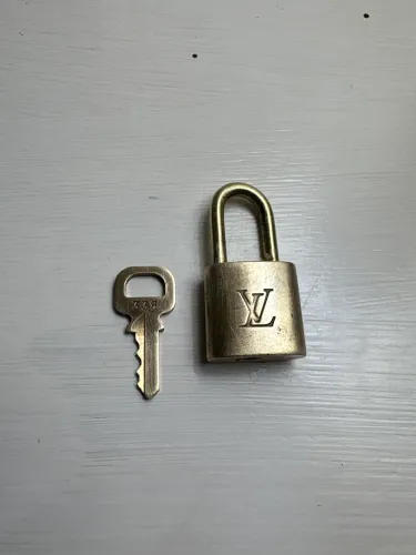 cadeado louis vuitton