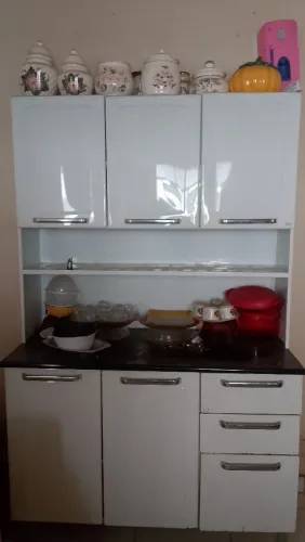 Vendendo um armário Itatiaia 