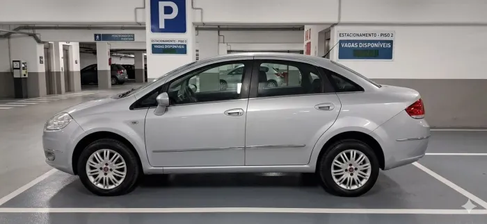 Fiat Linea Essence 1.8 Flex 16V 4P 2014