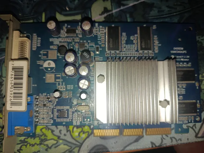 Placa de vídeo NVidia GF FX 5200 256MB