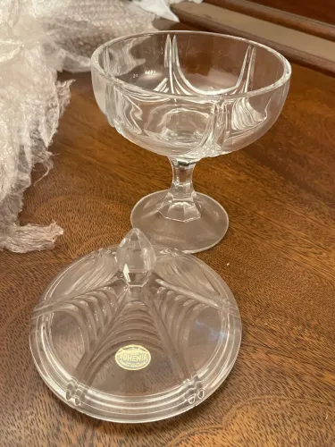 Compoteira/bomboniere cristal Bohemia ricamente trabalhada