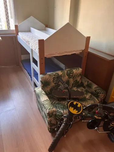 Kit Quarto Infantil Completo - Beliche com Colchões, Poltrona, Bicicleta e Skate