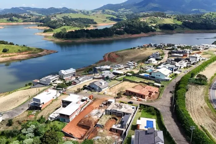 Terreno na represa 1.008 m² Condomínio Recanto dos Pássaros - Com fundação