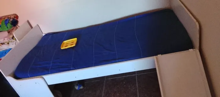 Vendo Cama Com Escorregador e quadro pra desenhar