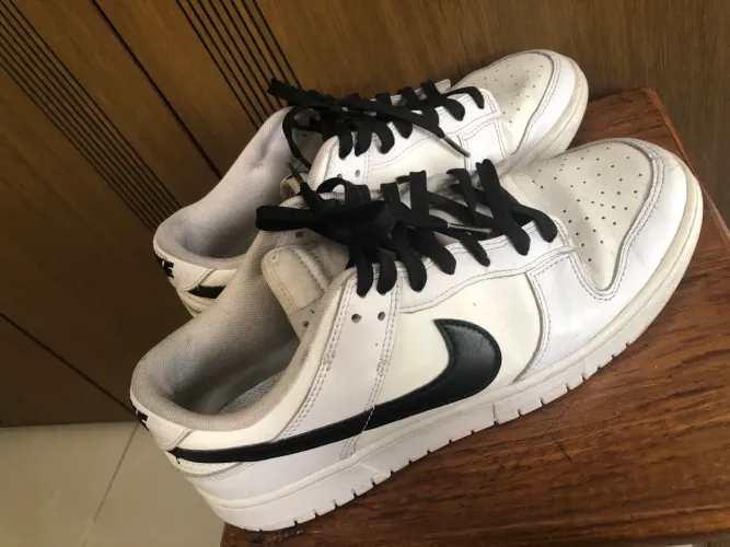 NIKE DUNK LOW PRETO E BRANCO PANDA