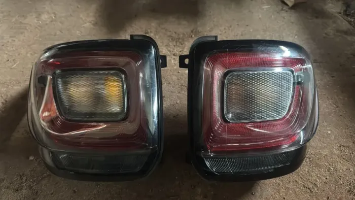 PAR DE LANTERNA FIAT STRADA