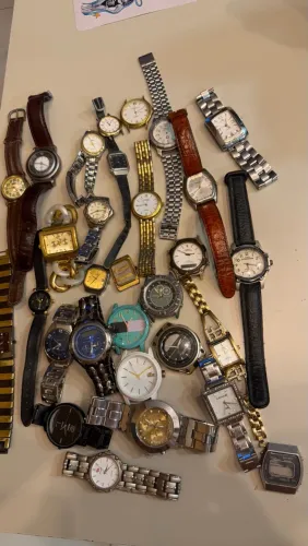 Lote de 30 relógios para REPARO, relógios suíços, Seiko, Mondaine etc