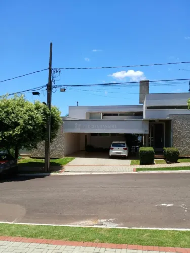Casa/Sobrado Condomínio fechado em Maringá