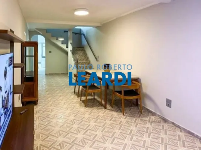 CASA ASSOBRADADA - CHÁCARA SANTO ANTONIO - SP