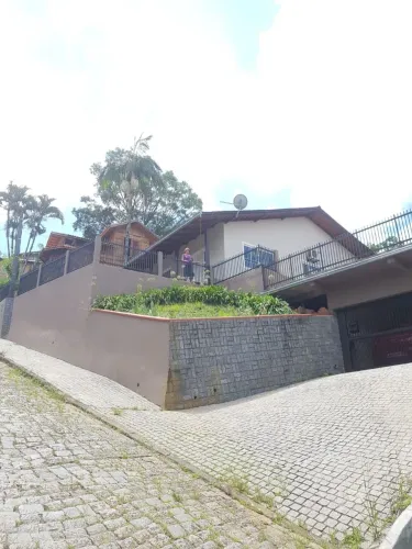 Alugo casa de 3 quartos no boa vista
