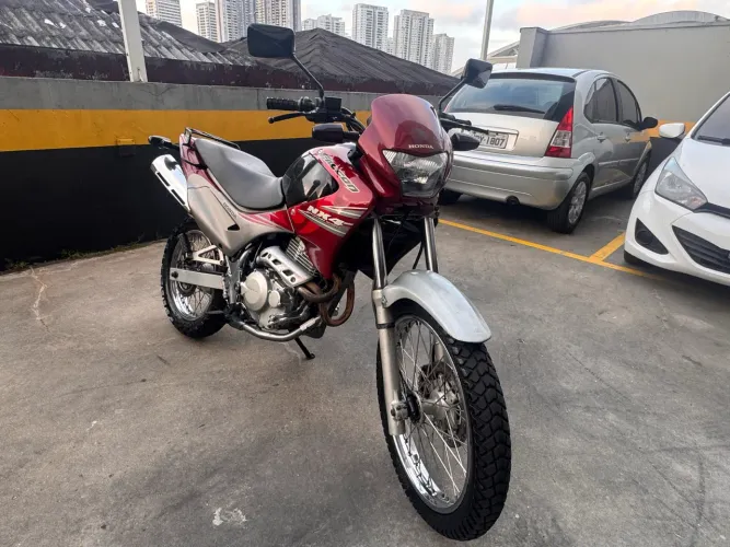 HONDA NX-400 FALCON MUITO NOVA COM PNEUS NOVOS!!