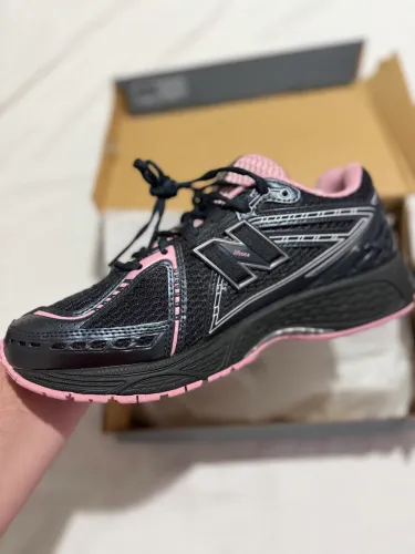 Tênis new balance 1906 rosa asa