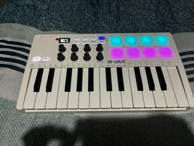 Teclado Controlador MIDI M-Vave SMK-25 (Na Caixa / Estado de Novo)