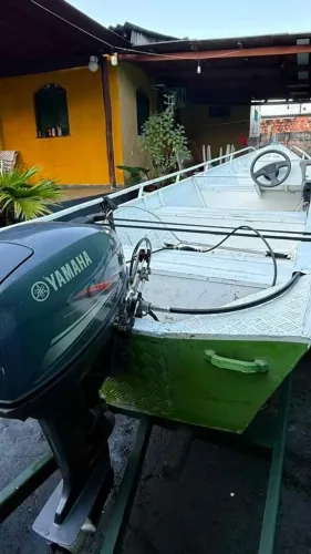 Lancha de Alumínio Com Comando de Marcha Chapa 3mm + Motor Yamaha 15HP + Carretinha Emplac