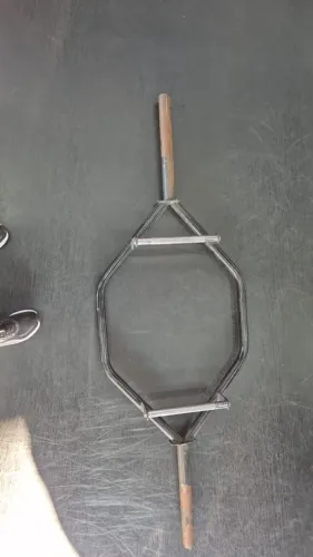 Barra hexagonal de agachamento 