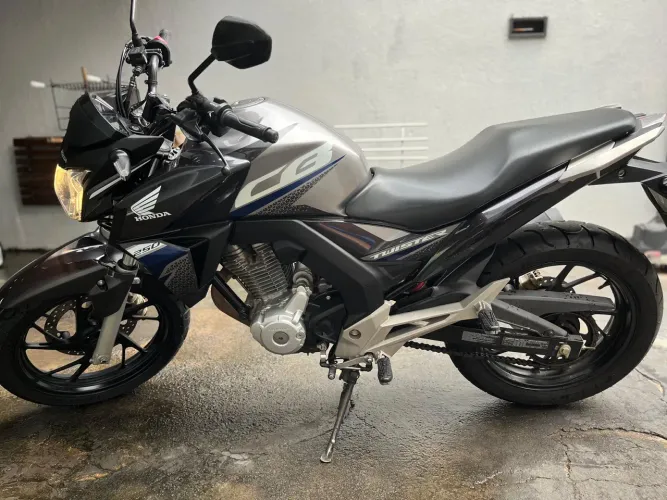 CB 250F Twister