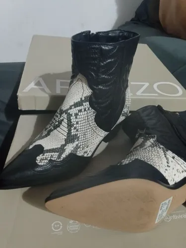 Bota novinha numeração 34/35