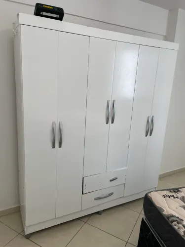 Guarda roupas 6 portas