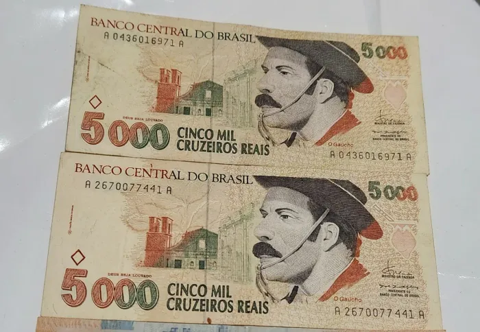 Duas cedulas 5 mil cruzeiros reais