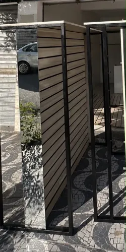 Painel de dois lados com espelho, todo de metal