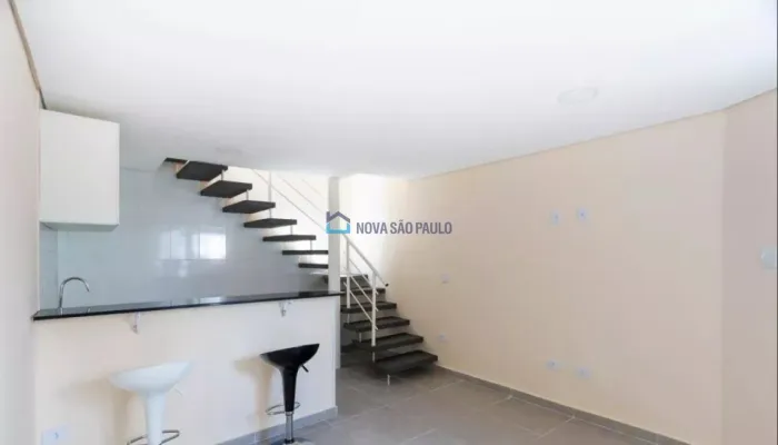 Lindo sobrado de vila , para locação ao lado do metro saúde , com 1 quarto
