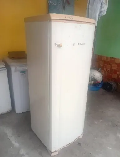 vendendo geladeira 250 R$