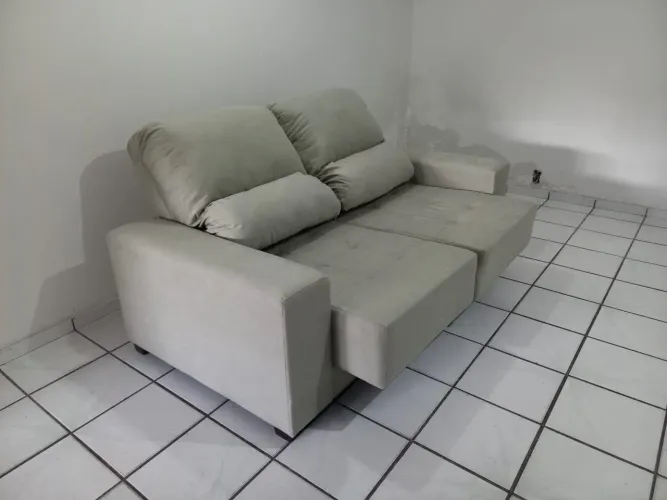 Sofá retrátil seminovo