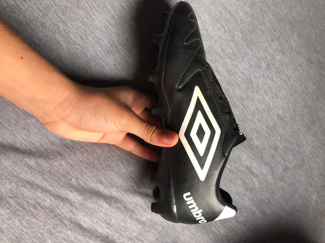 Chuteira Umbro Campo