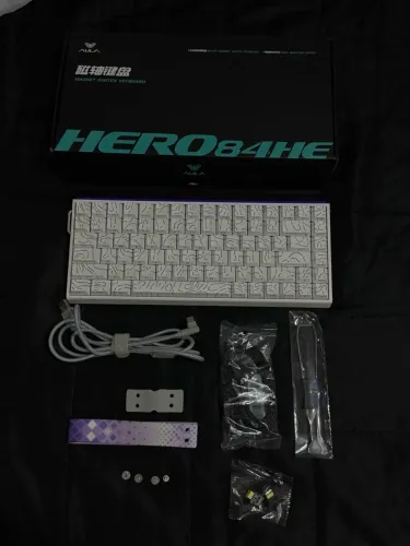TECLADO AULA HERO 84 HE
