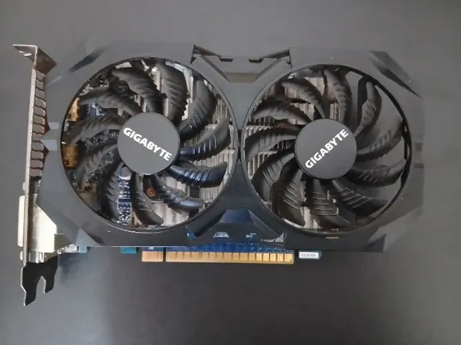Placa de video 750 ti