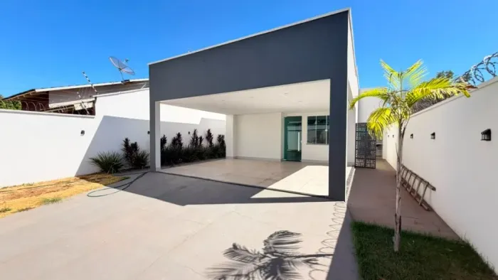 Alugo casa com piscina em lote individual na 1404 sul