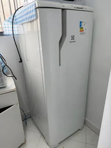 Geladeira Eletrolux 240L