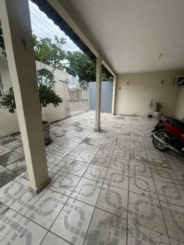 Vendo casa 3/4 com churrasqueira ótima localização tijucal - Cuiabá - MT
